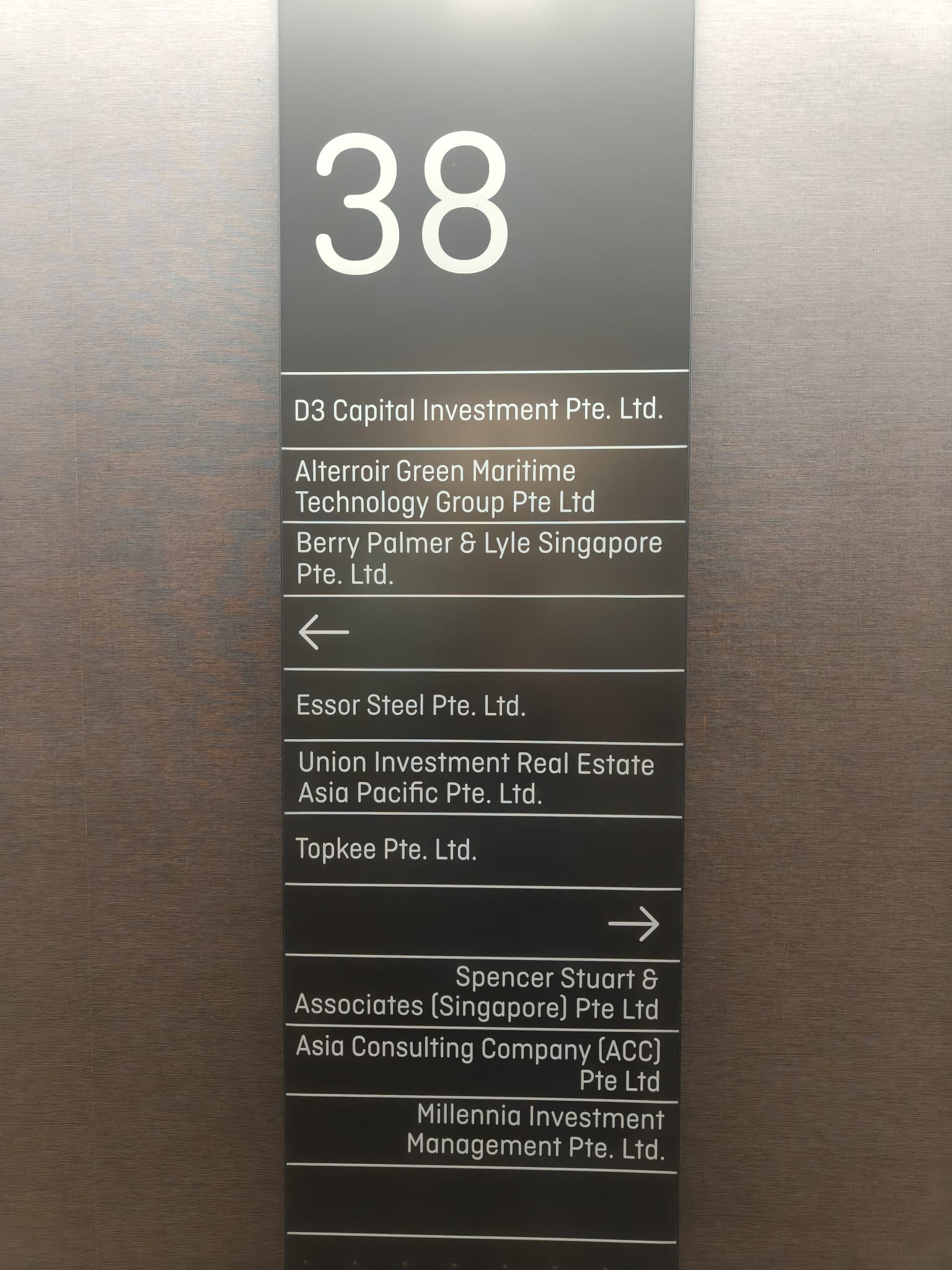 Building wayfinding sign