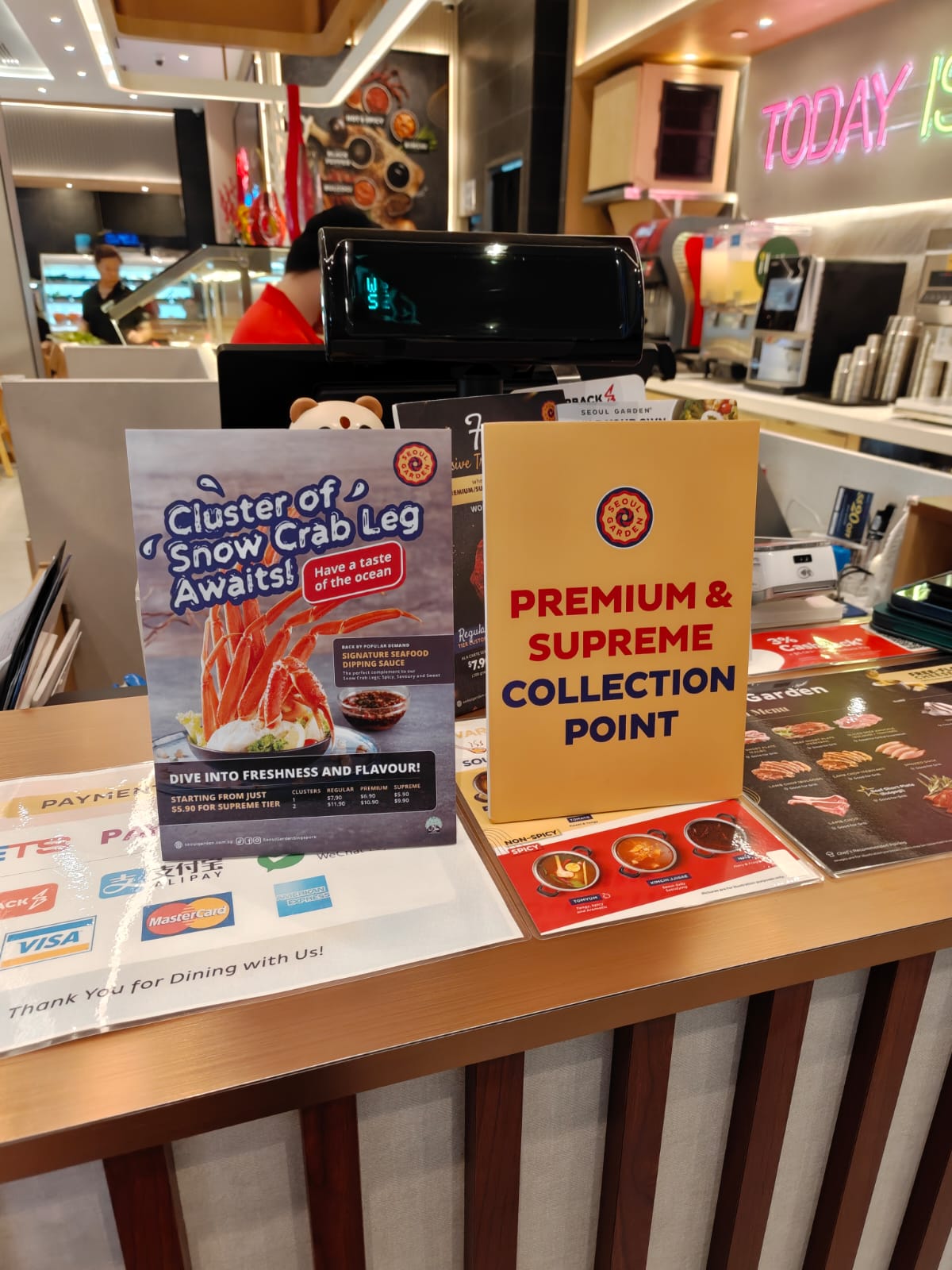 Countertop promotional display